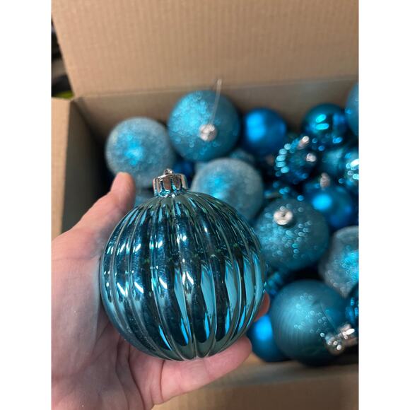 36 Christmas bulbs! - Picture 5 of 9